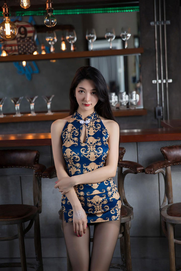 酒吧美女高清大图