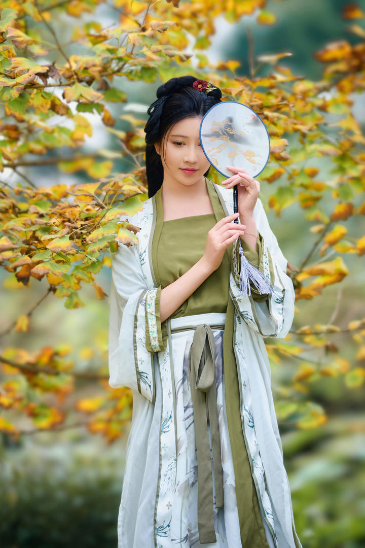 中国古典青色汉服美女个人艺术写真图片