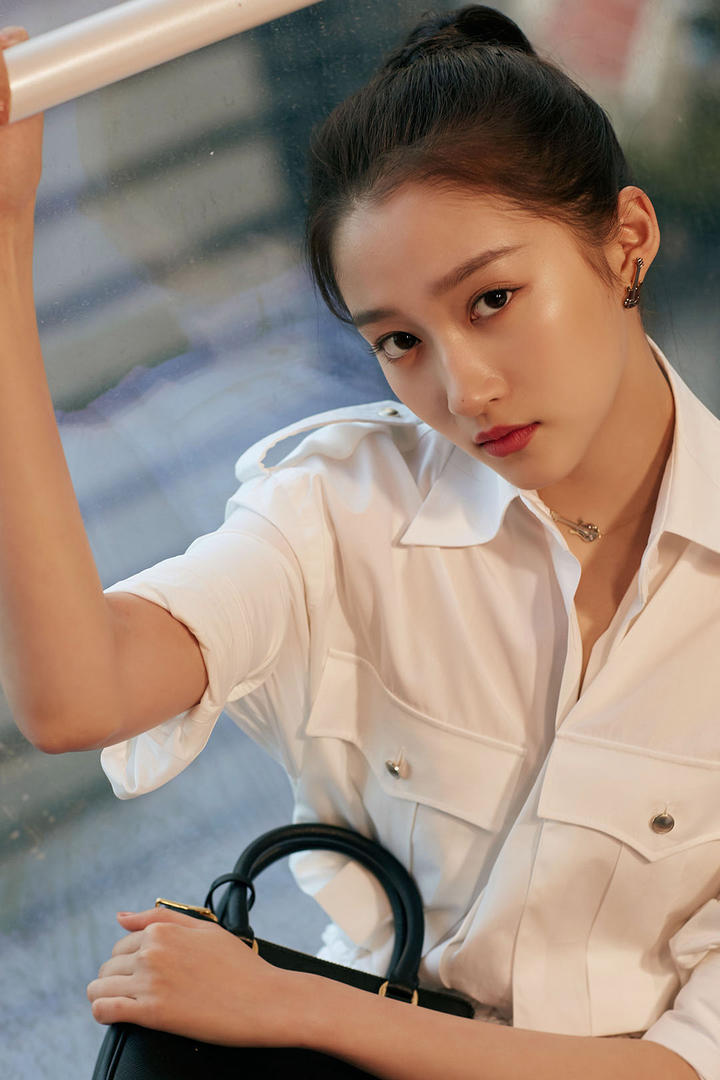 气质美女明星关晓彤写真图片