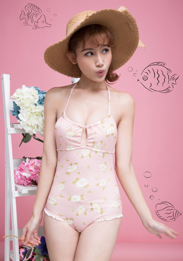 新生代嫩模郑伊俏皮可人