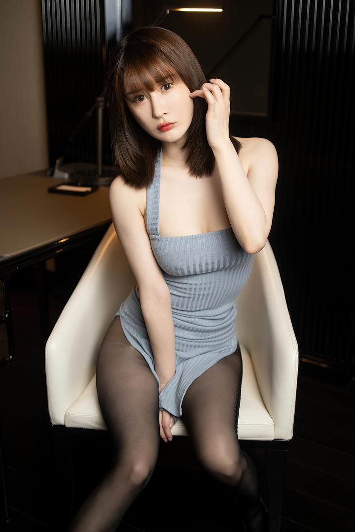 穿着黑丝的美女131蔡文钰性感写真图片