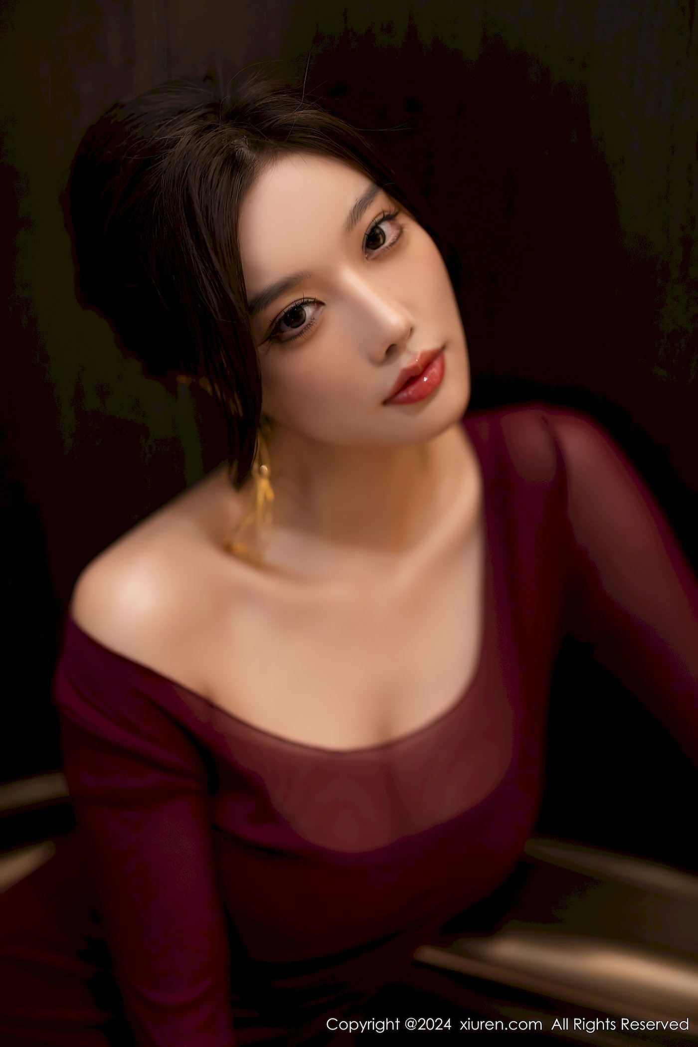 秀人网女神杨晨晨Yome红色连衣裙搭配诱人肉丝性感写真