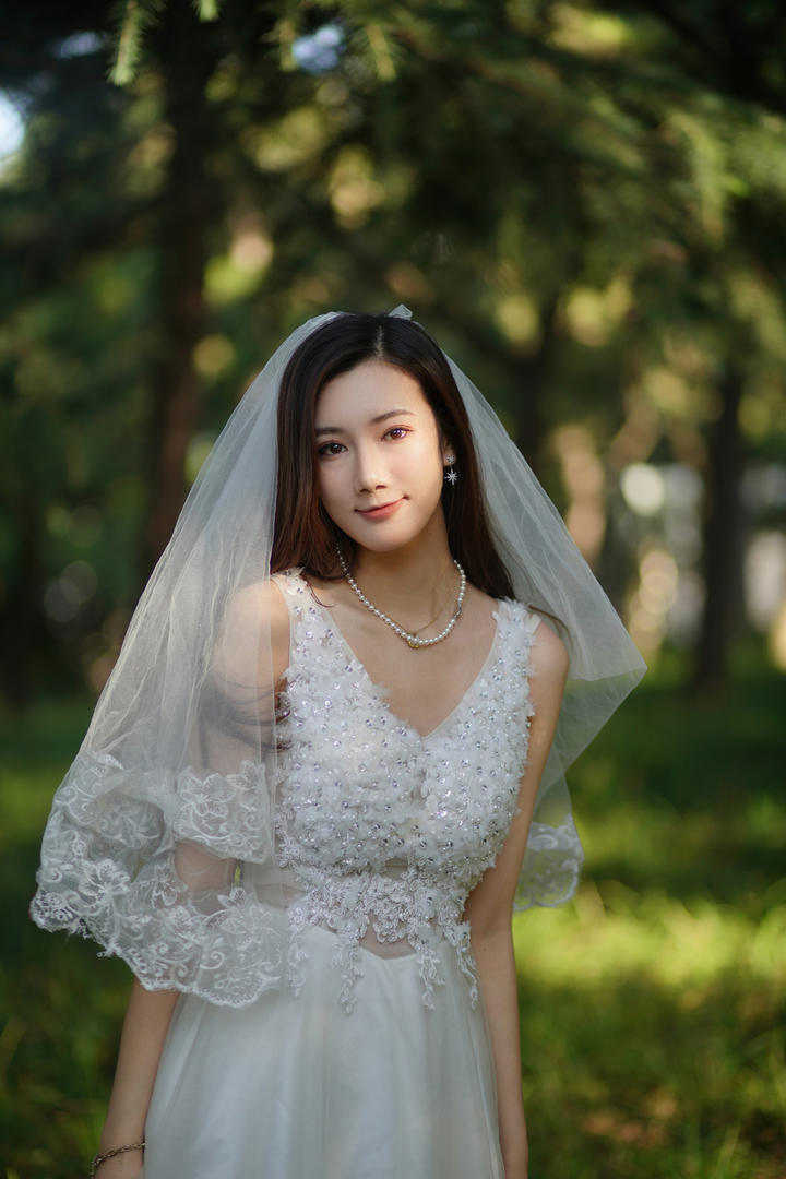 穿婚纱照的清纯美女唯美写真图片