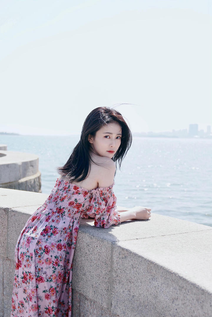 中国气质女明星白鹿海边摄影写真图片