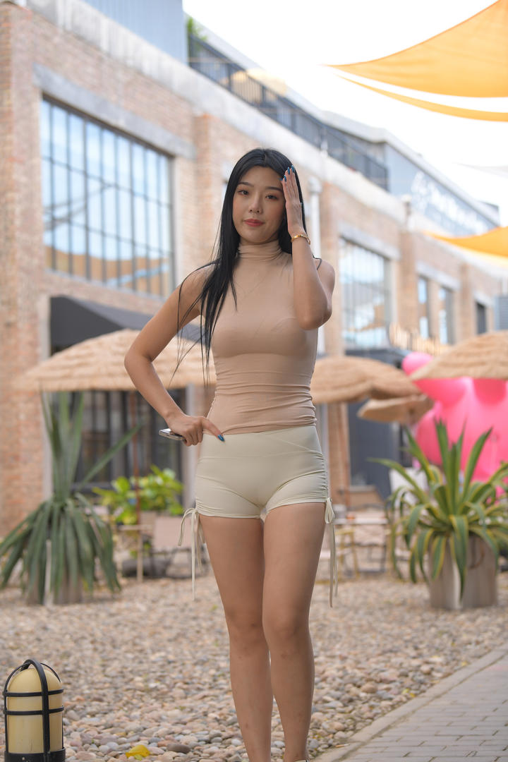 街拍高挑紧身裤美女摄影图片大全