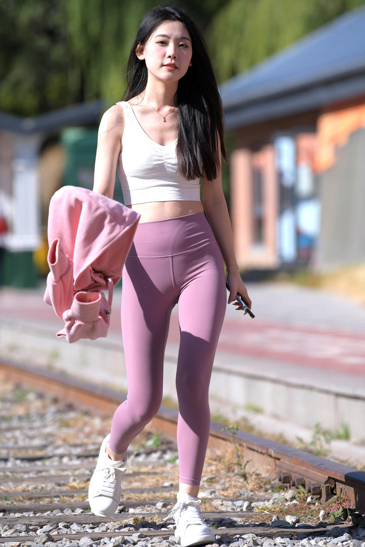 推特国产精品瑜加美女素颜系列自拍免费下载
