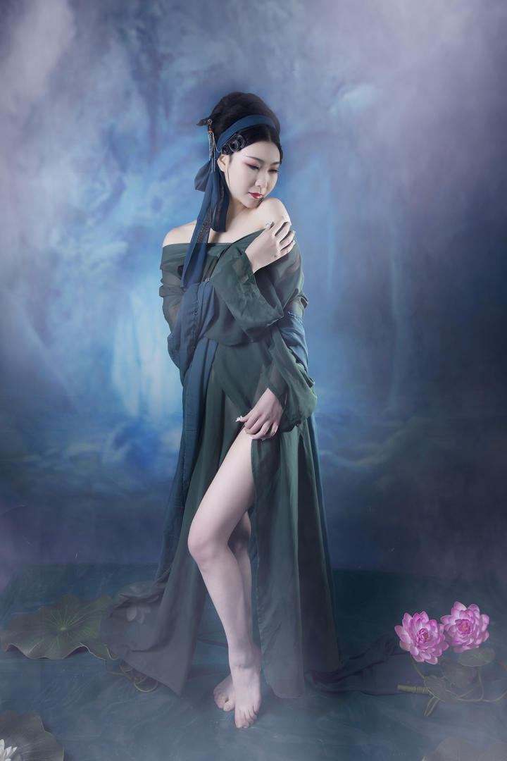 高清唯美古装美女性感青蛇图片人体艺术摄影写真图片