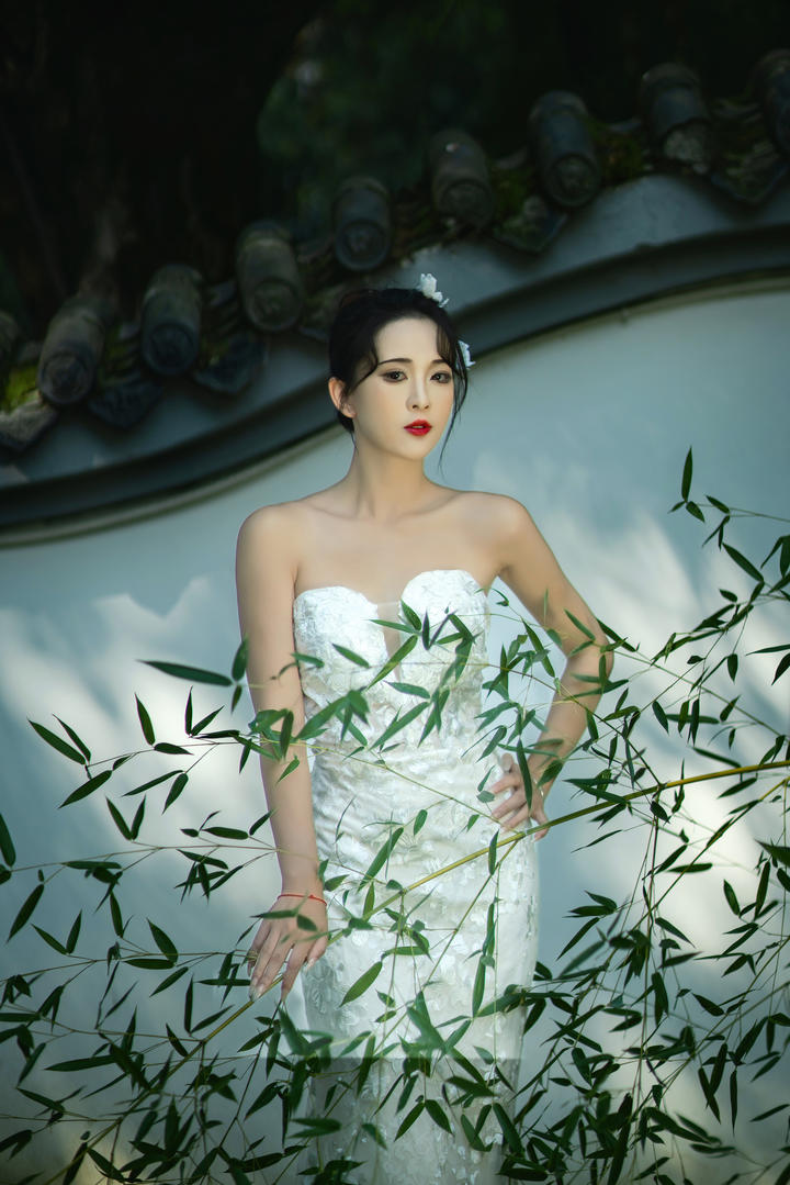 漂亮性感的新娘子个人艺术摄影写真图片