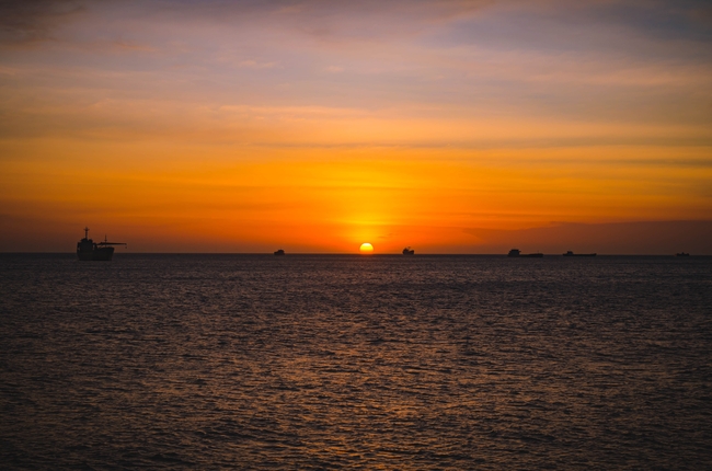 黄昏大海夕阳西下图片