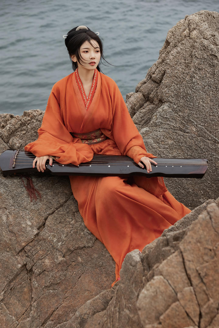 红衣古装美女艺术照