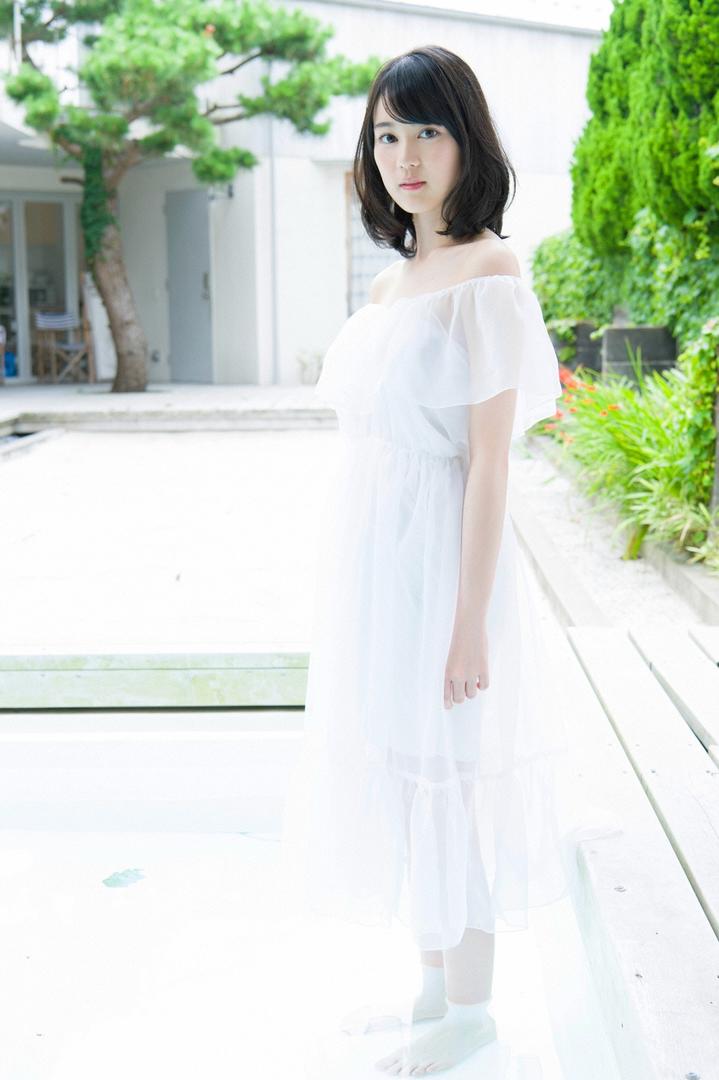 穿白色长裙的日本气质美女图片大全