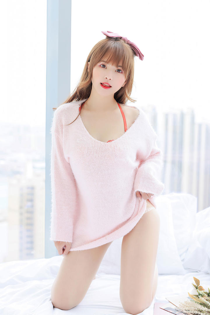 头戴蝴蝶结的甜美可爱女生张思允养眼美女壁纸图片