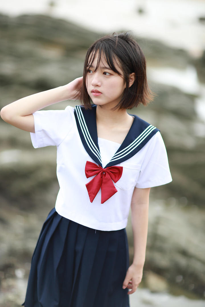 穿校服的清纯初中女生二妹写真图片