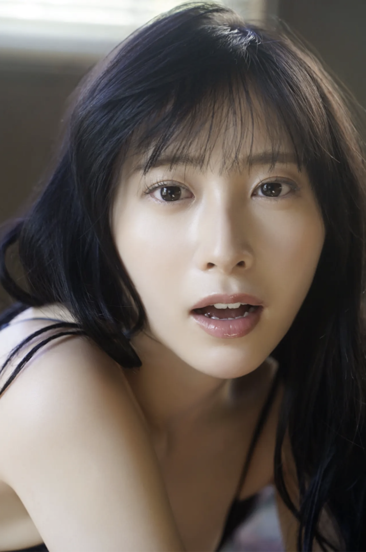 微微张开嘴巴的日本性感女神亚洲综合一区中图片