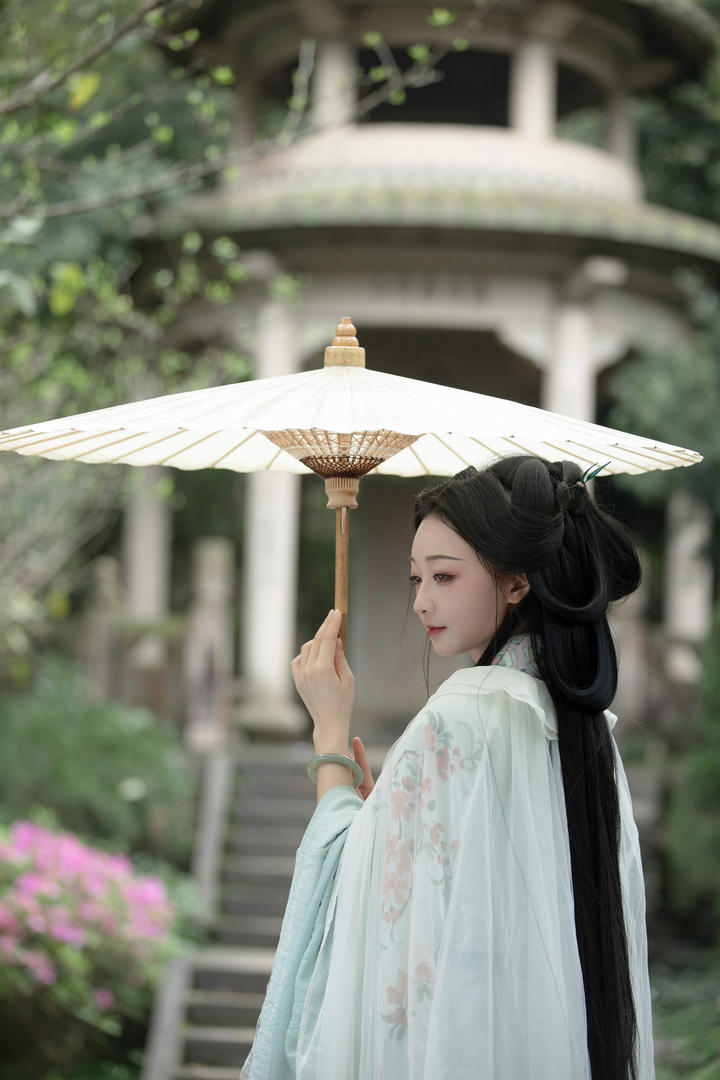 撑着雨伞的古典汉服美女唯美艺术写真大全