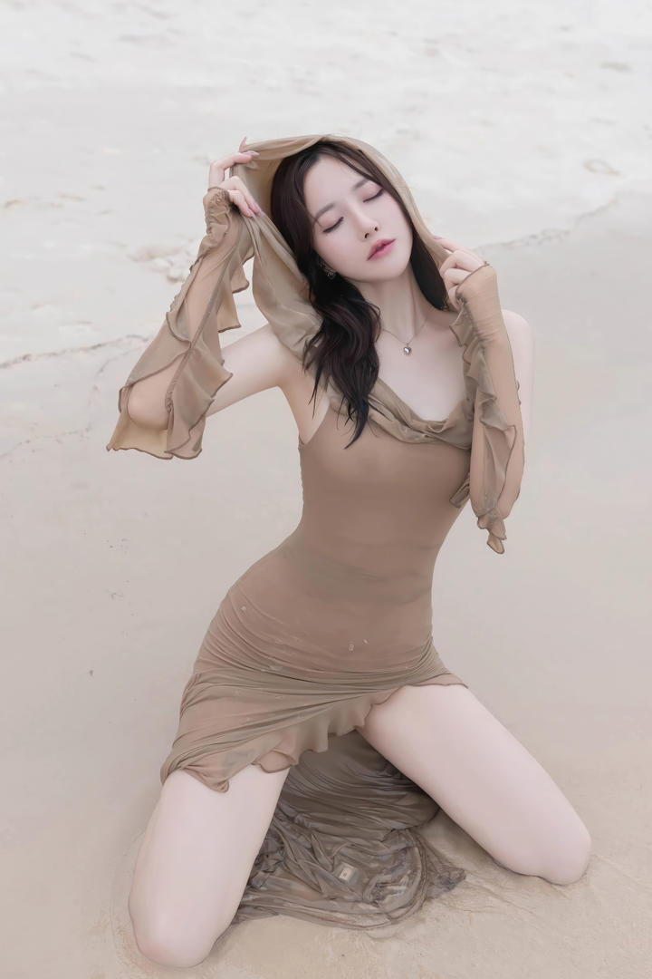 沙滩上的性感嫩模鱼子酱高清国模人体写真图片