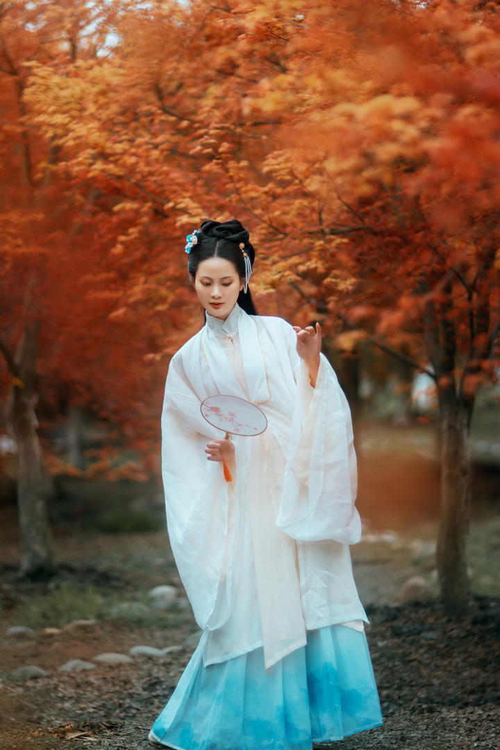 4K唯美古装汉服美女艺术照壁纸图片