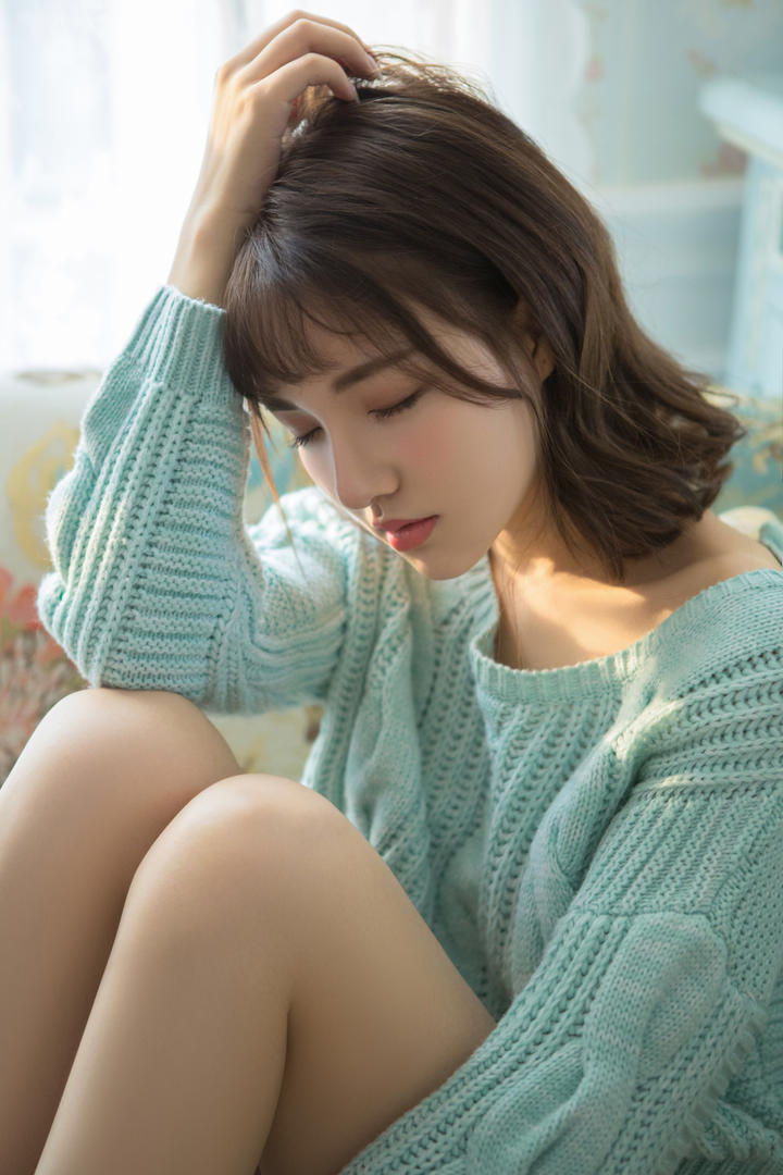 国内高清养眼短发美女131美女图片下载