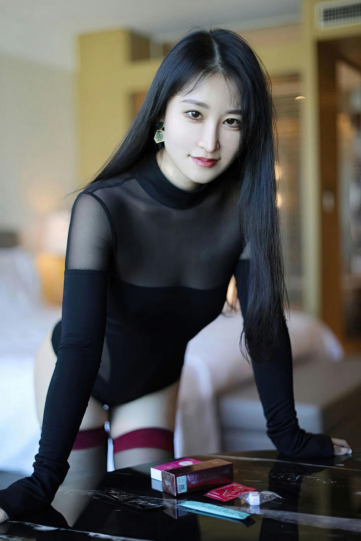 酒店约拍美女主播丝袜诱惑写真图片