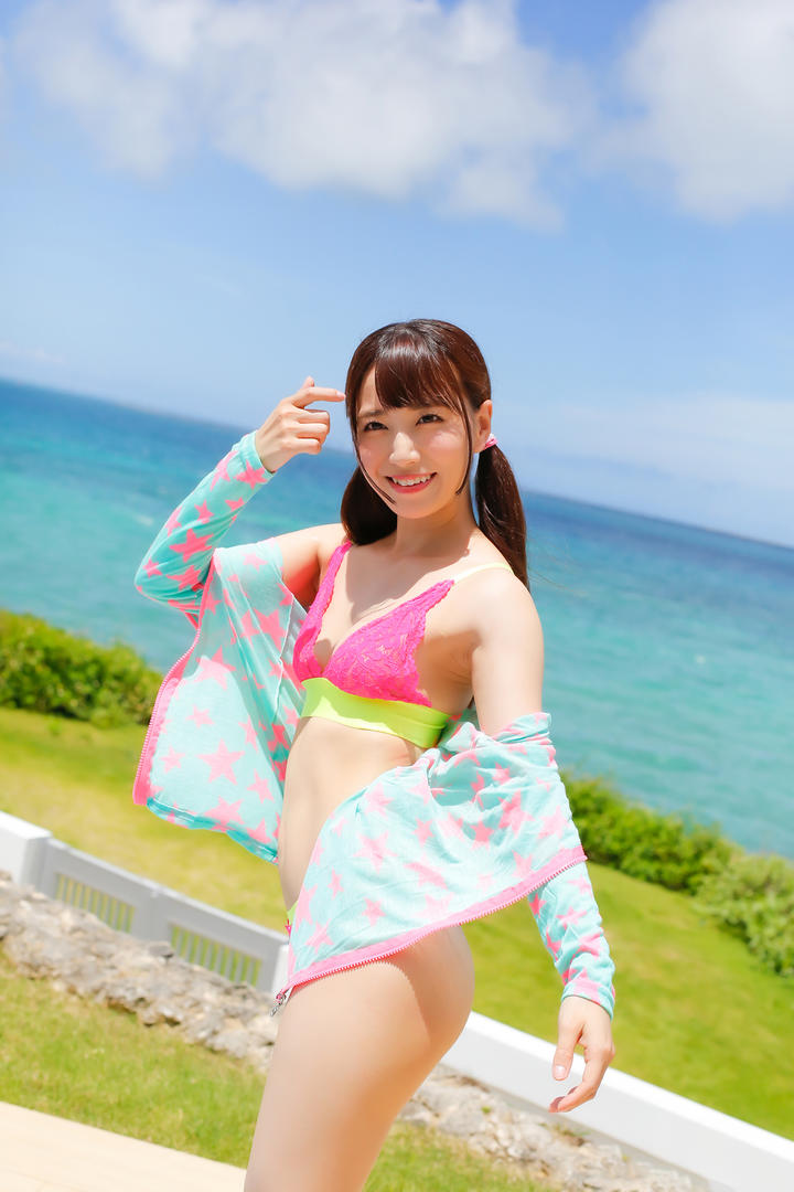 日日狠狠久久偷偷色综合蜜桃双马尾日本少女比基尼写真