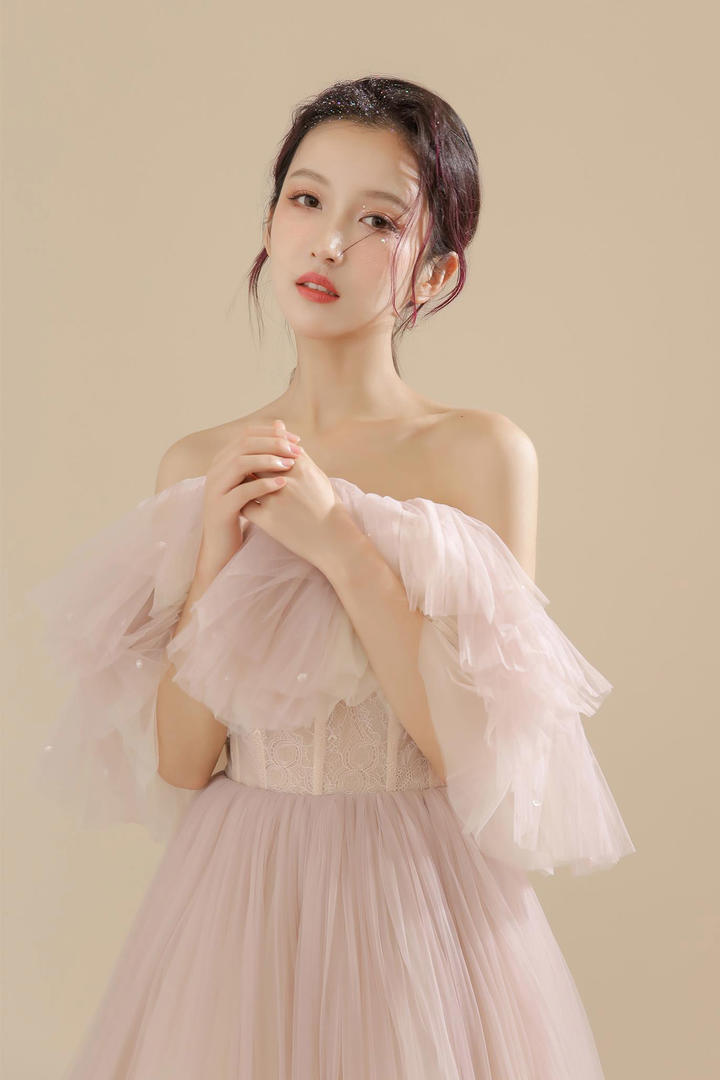 清纯美女学生高清香白皙香肩摄影写真图片