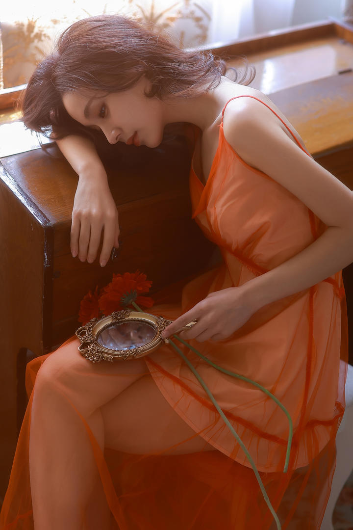 中国吊带睡衣美女图片