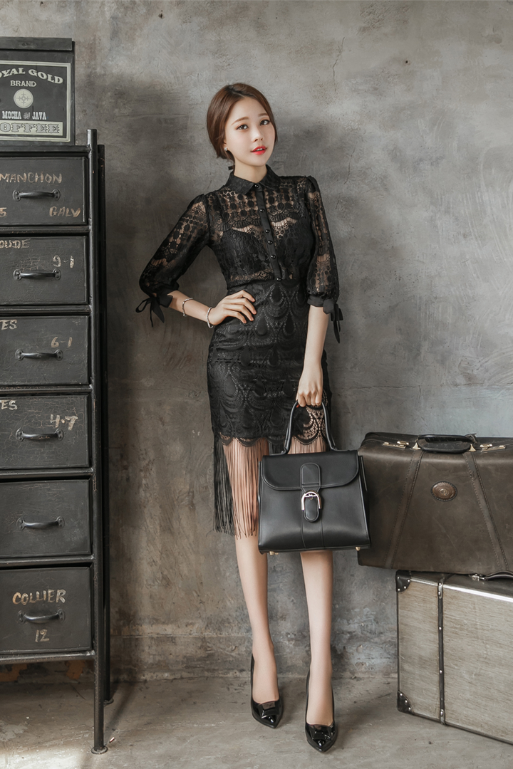 提着包包的韩国气质美女金敏英高清图片