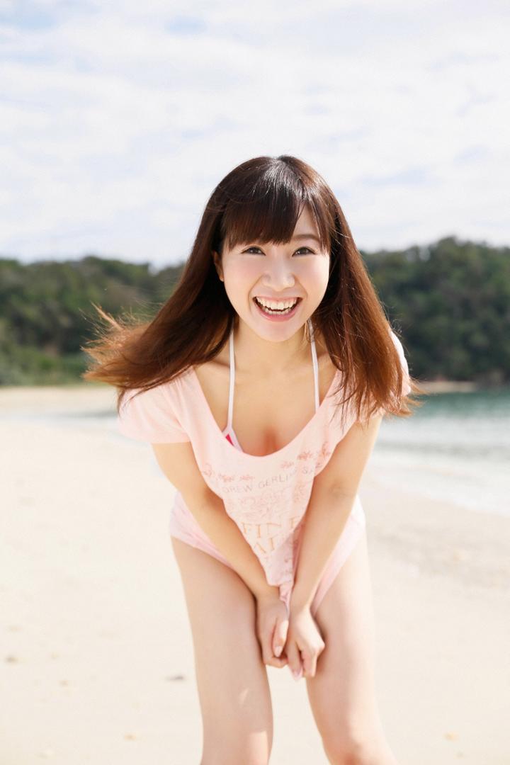 日本成熟日本美女沙滩泳装写真图片