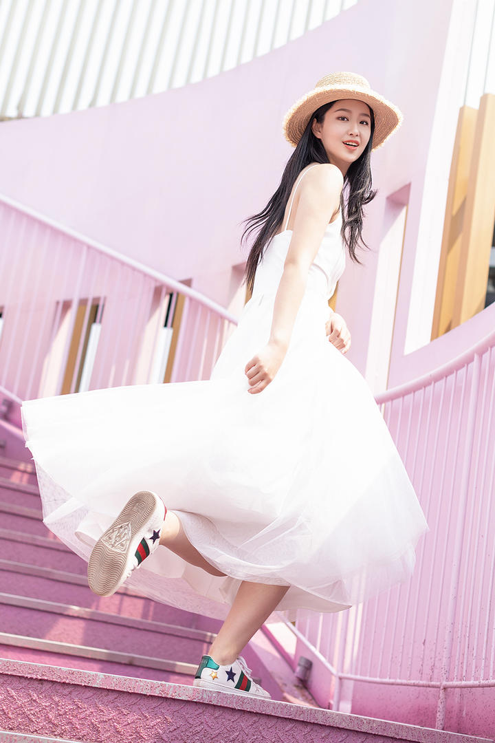 楼梯上的清纯女生写真