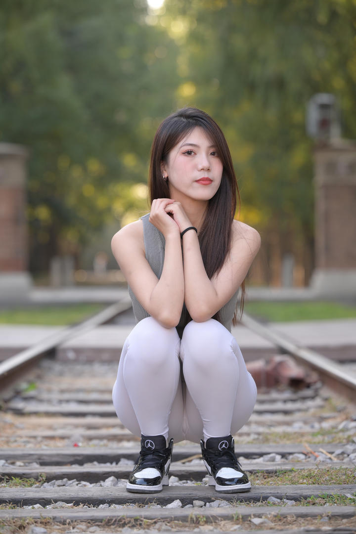 高颜值紧身裤美女手机壁纸图片专区