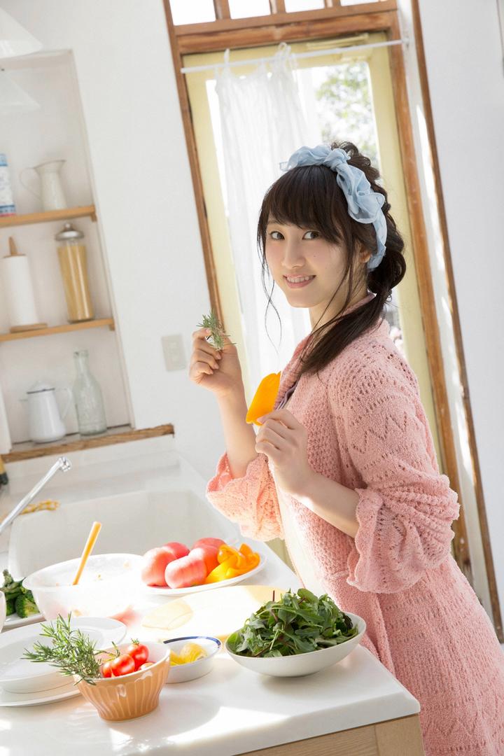 厨房里的美娇娘日本家庭主妇生活照图片