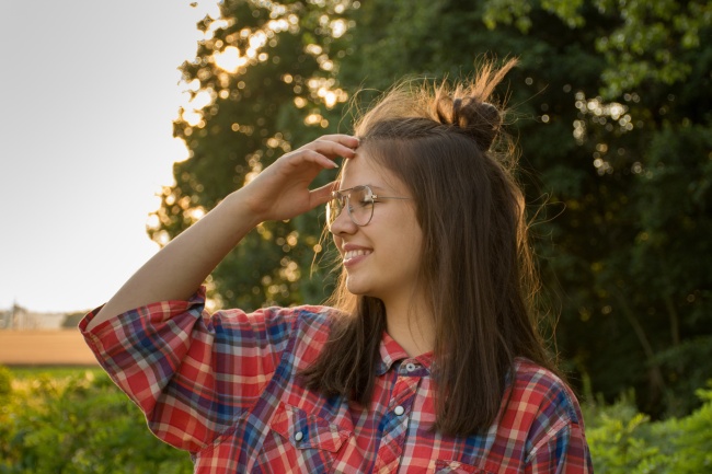 欧美邻家侧颜少女图片