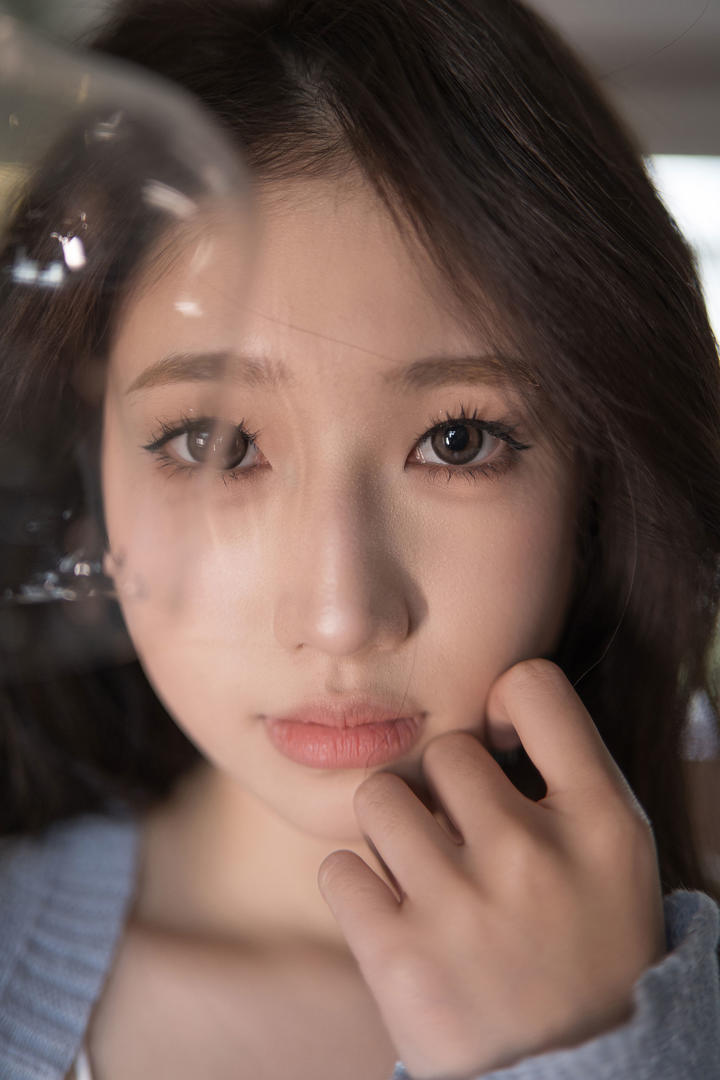 大眼睛美女主播图片