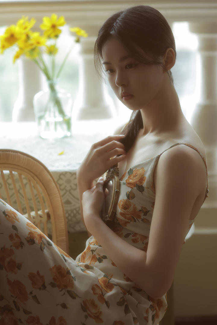 国产清纯白嫩香肩美女个人生活照写真图片