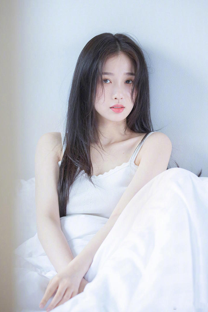 国内好看的美女明星壁纸大全虞书欣图片