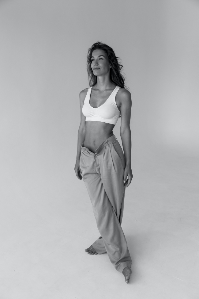 欧美黑白美女艺术写真图片