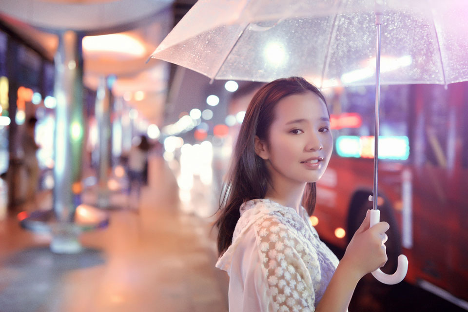 雨中少女的唯美街拍