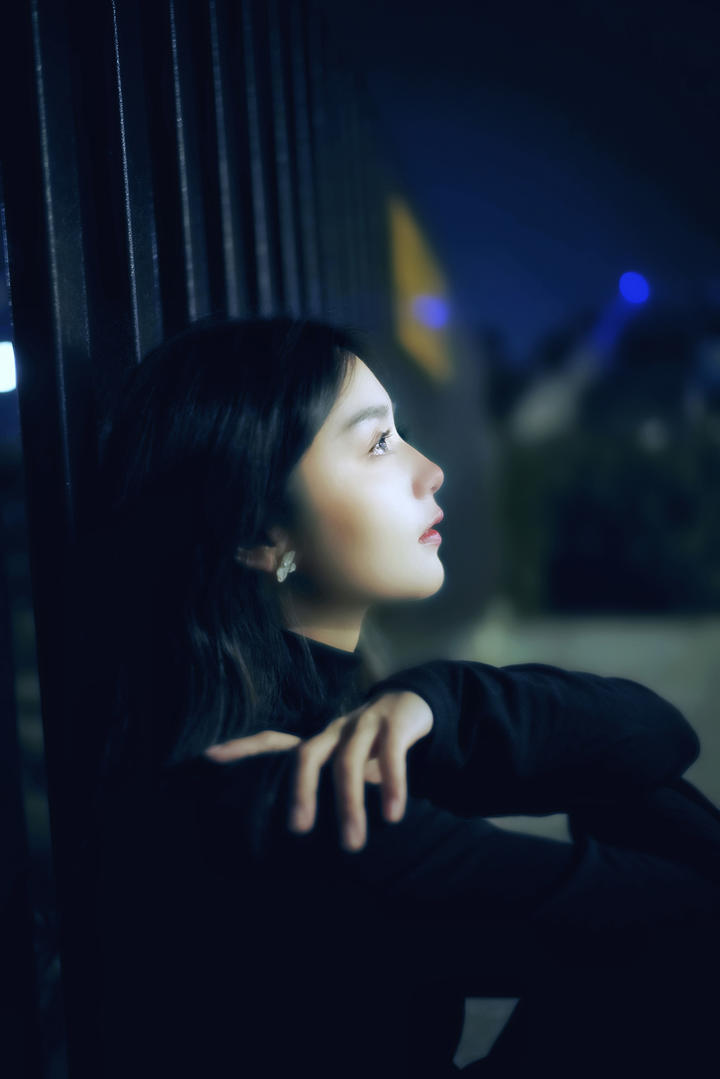 中国美女主播唯美侧脸写真图片