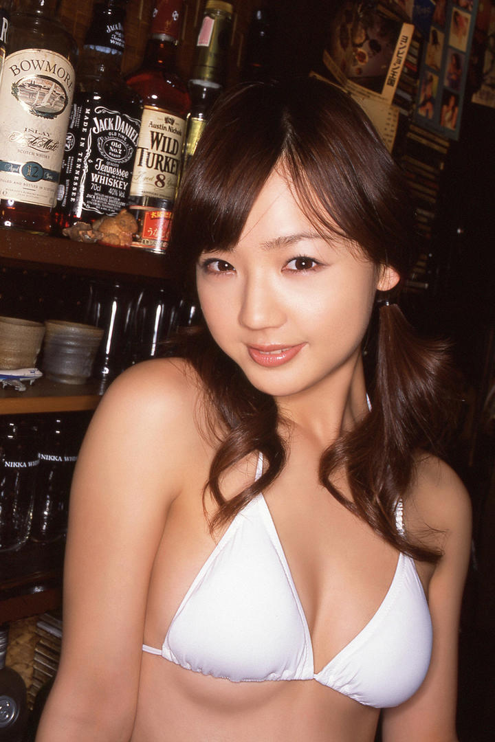 日本妩媚成熟女优酒吧女郎性感写真图片