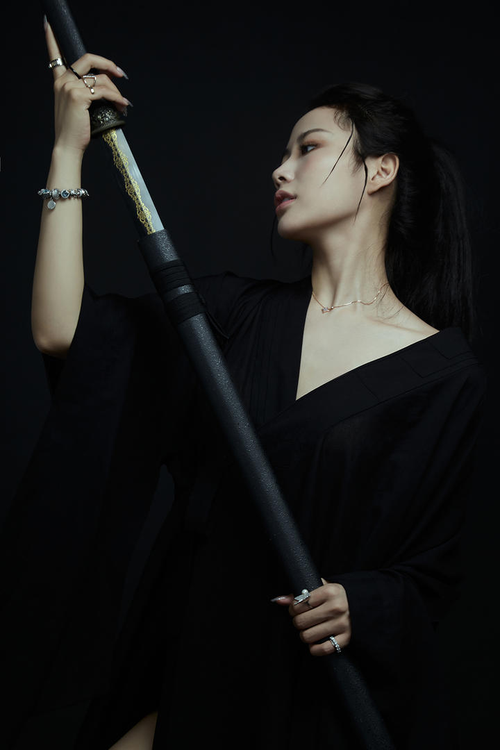 古装气质美女侠客艺术写真图片