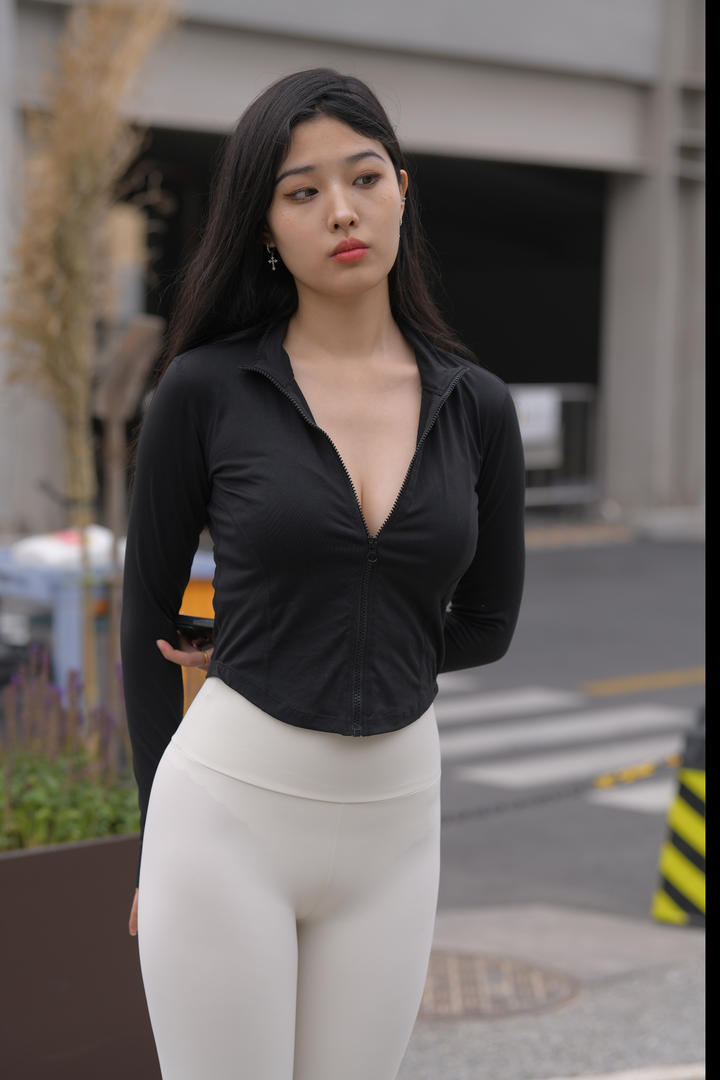 身材高挑的紧身裤美女3A美女模特街拍图片