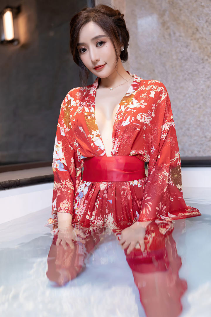 穿红色浴袍的气质模特王馨瑶美女洗澡图片