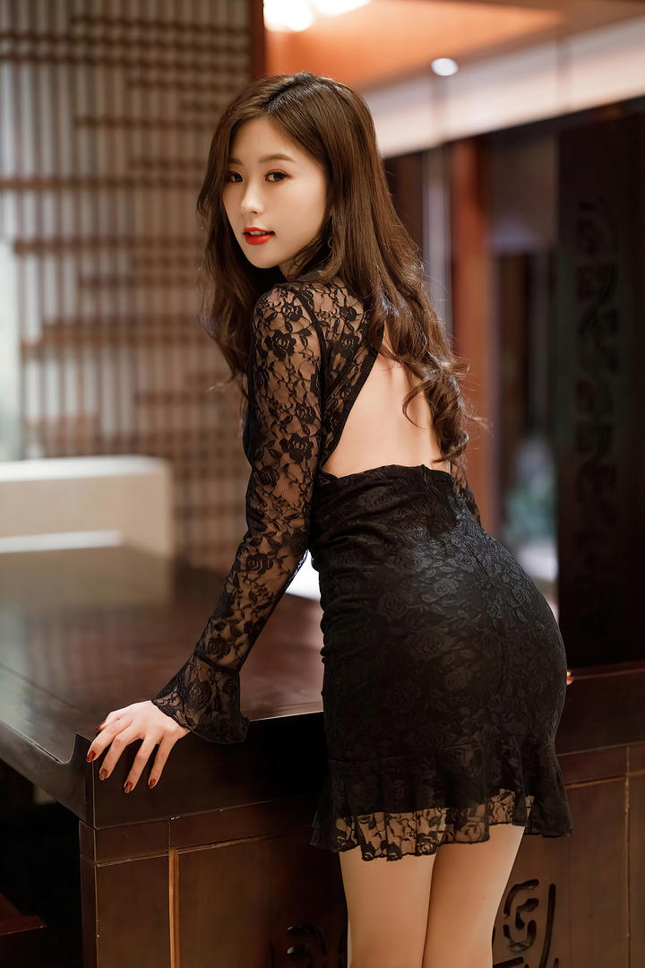 GOGO国模美女翘臀艺术写真