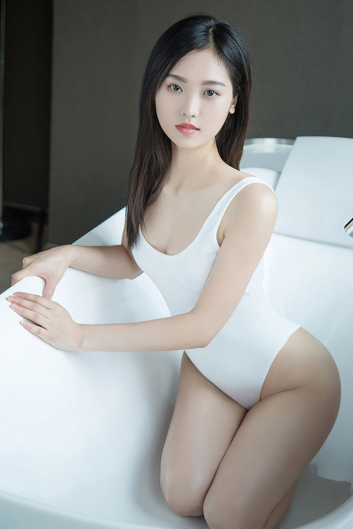 亚洲精品久久国产高清美女嫩模精品无码写真图片