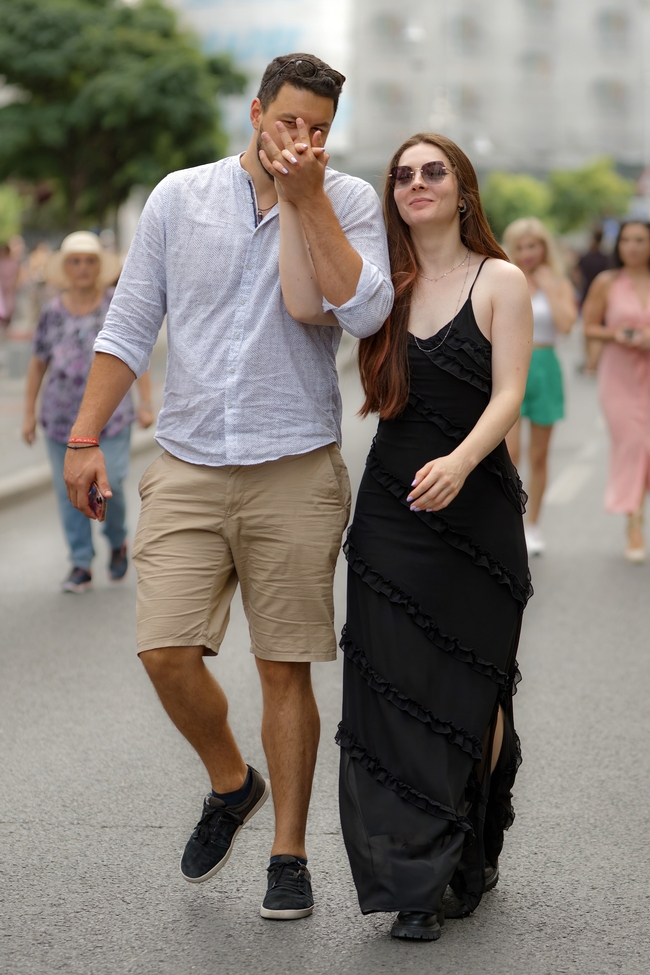 欧美街头随意风街拍情侣图片