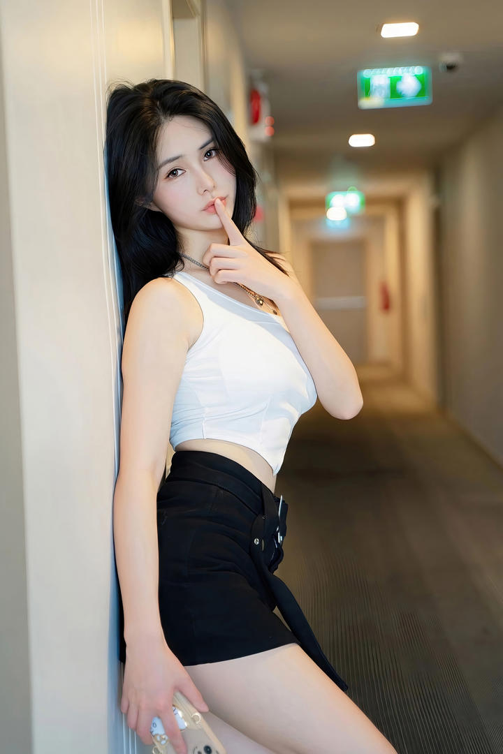 清纯可人的美女模特酒店大胆写真图片