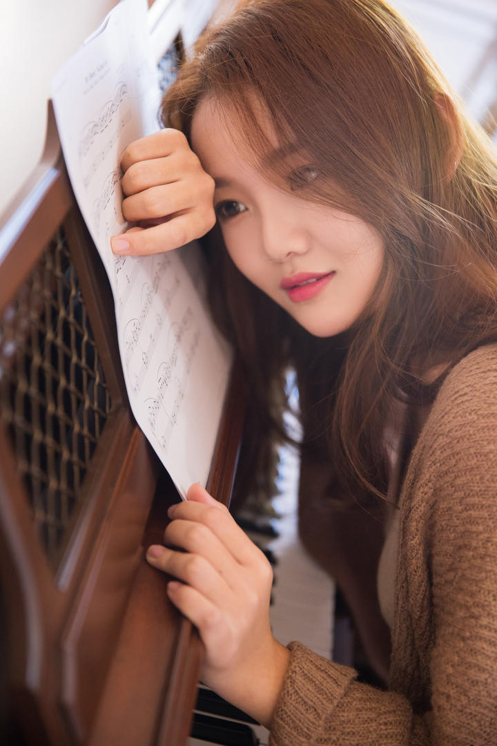 国内清纯女大学生个人艺术照图片