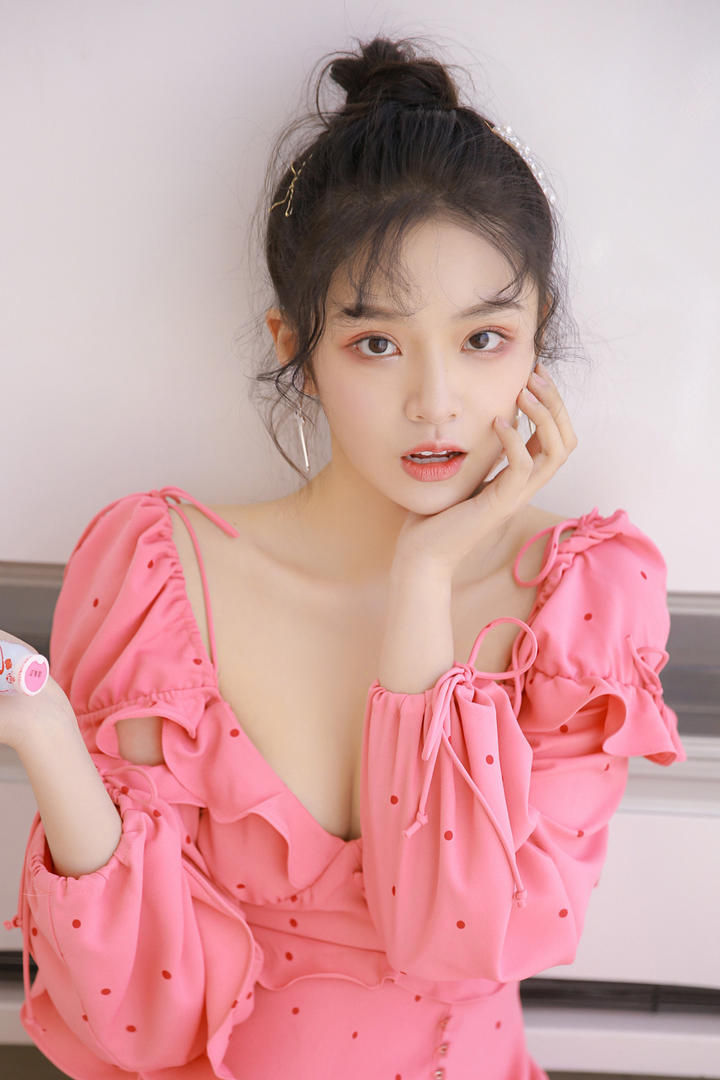 清纯可爱的气质美女图片