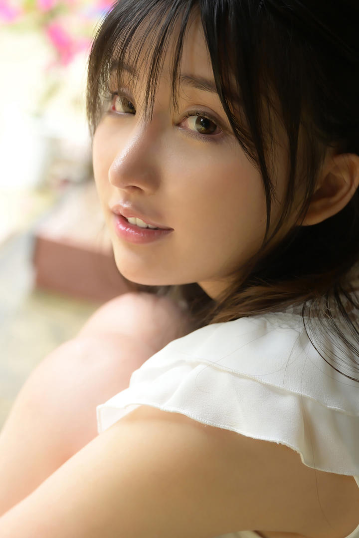 日本清纯漂亮女孩侧脸特写图片