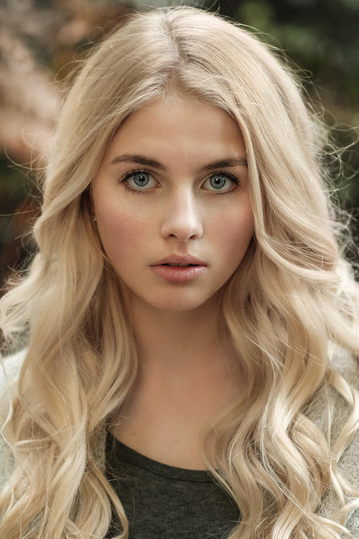 金发碧眼的欧美气质美女写真